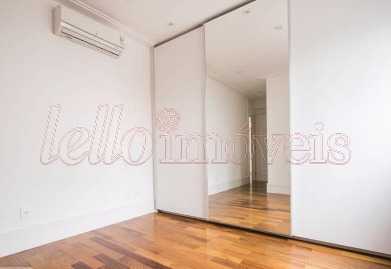 Apartamento para alugar com 3 quartos, 214m² - Foto 13