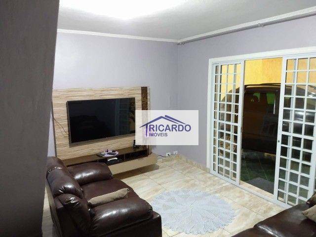 Sobrado à venda com 3 quartos, 254m² - Foto 1