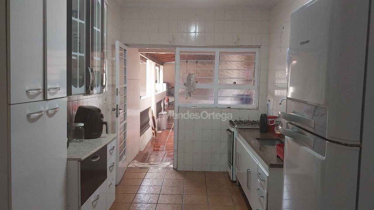 Casa à venda com 3 quartos, 214m² - Foto 16