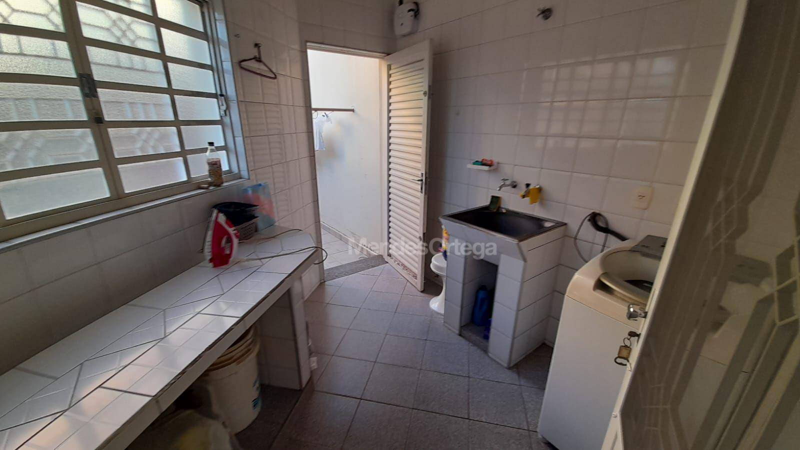 Casa à venda com 4 quartos, 360m² - Foto 27