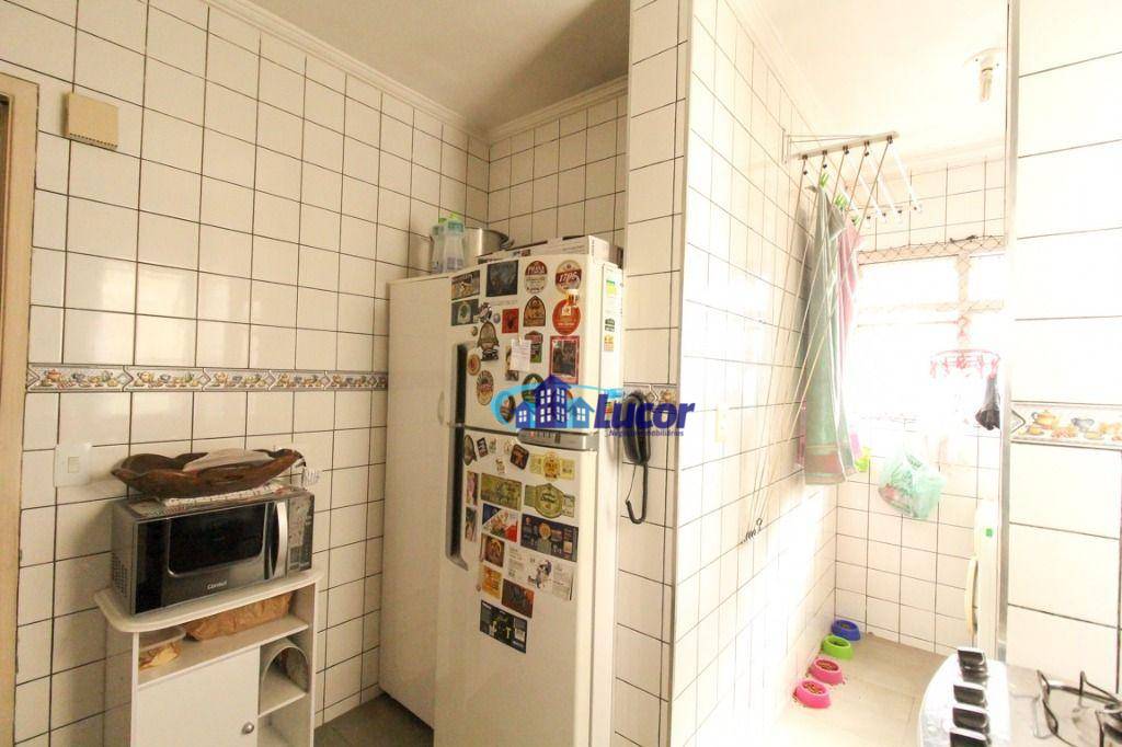 Apartamento à venda com 3 quartos, 75m² - Foto 4