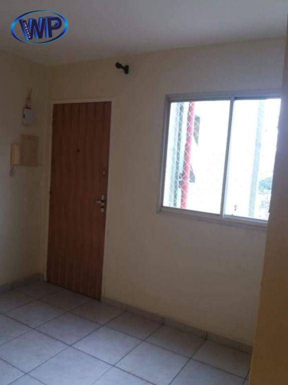 Apartamento à venda com 2 quartos, 42m² - Foto 2