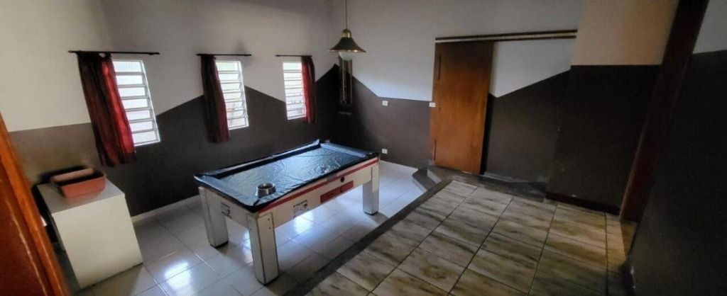 Casa à venda com 4 quartos, 300m² - Foto 1