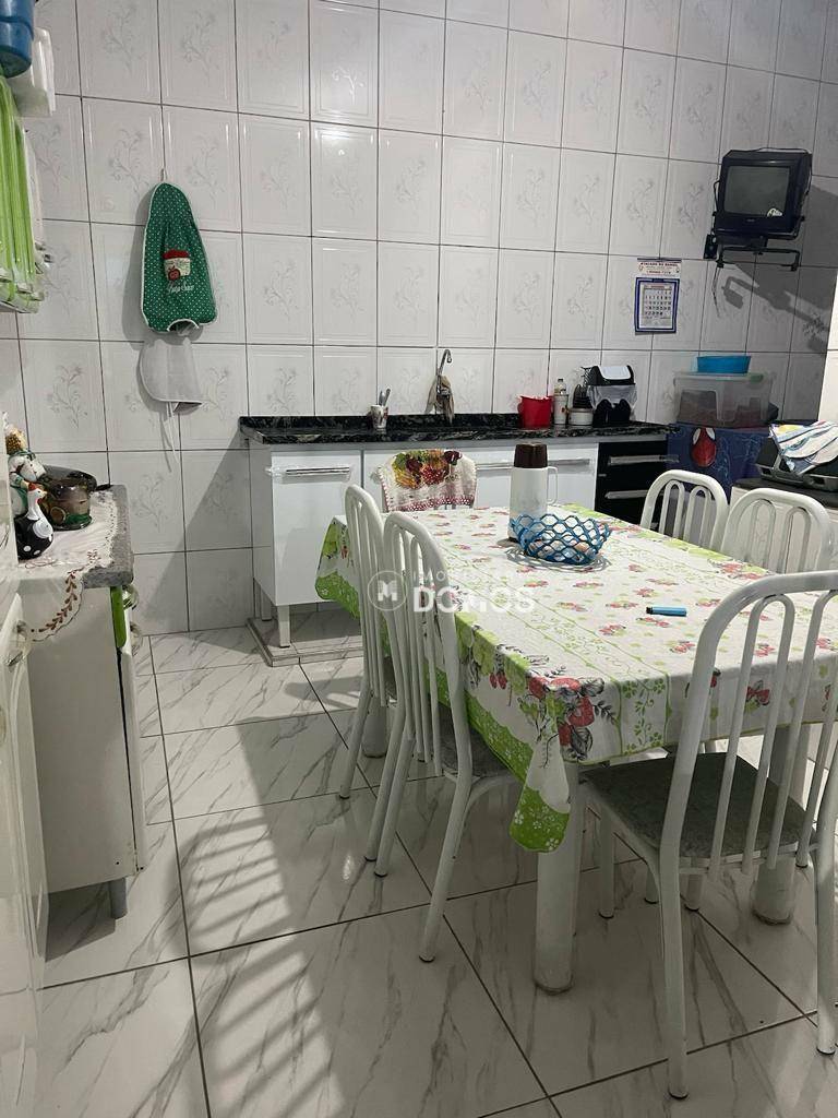 Casa à venda com 3 quartos, 200m² - Foto 12