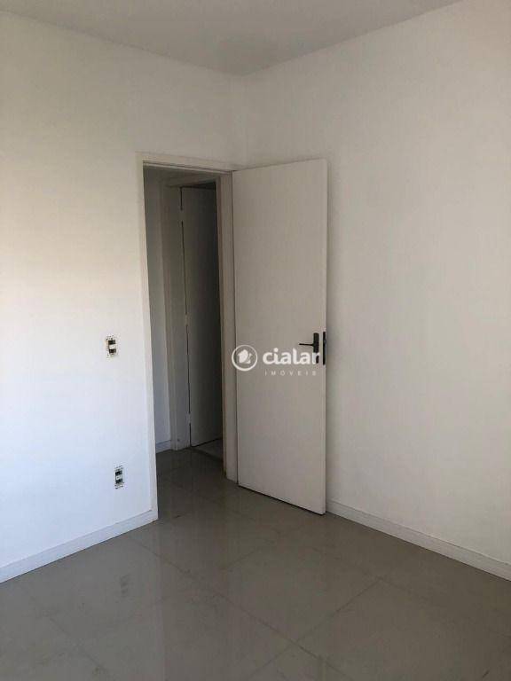 Apartamento à venda com 2 quartos, 64m² - Foto 13