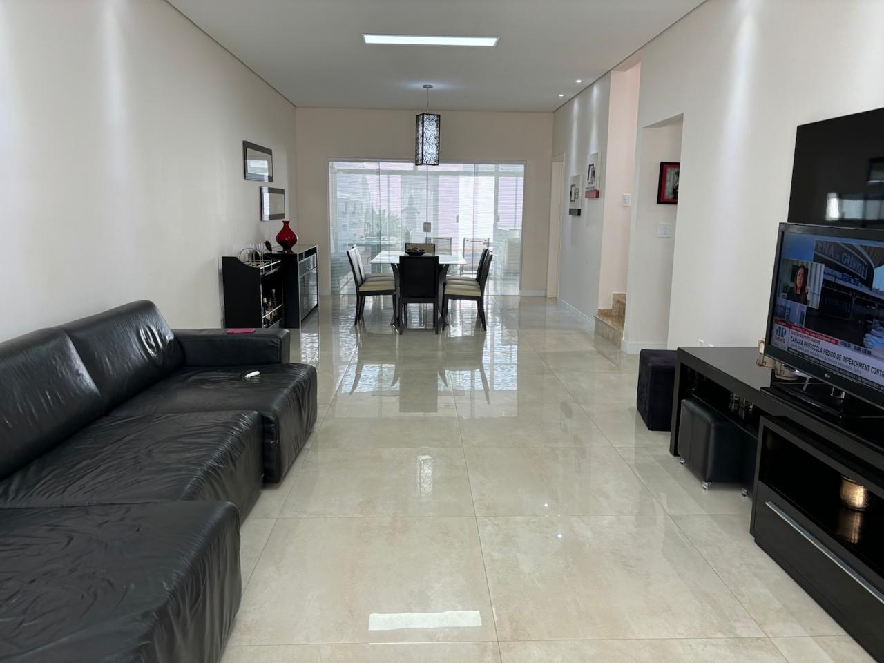 Casa de Condomínio à venda com 6 quartos, 300m² - Foto 1