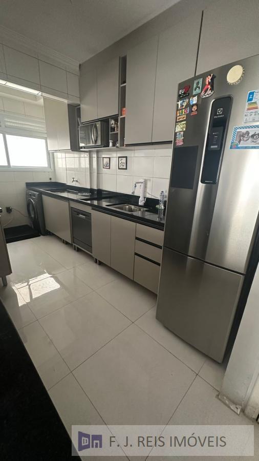 Apartamento à venda com 3 quartos, 77m² - Foto 13