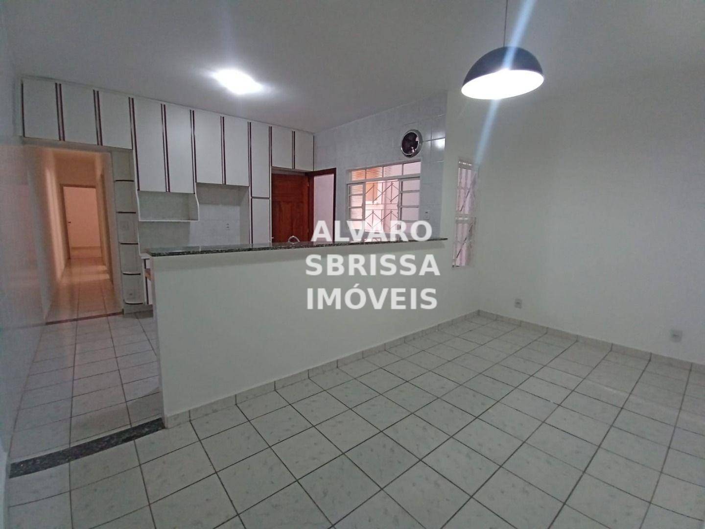 Casa à venda com 3 quartos, 130m² - Foto 1