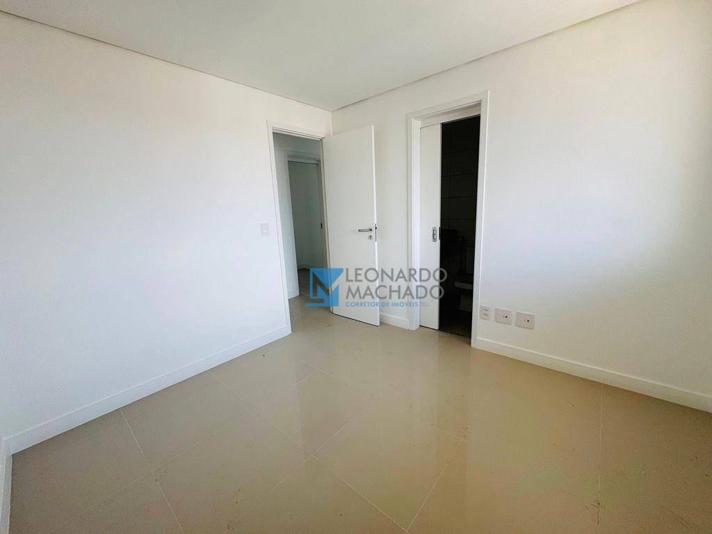 Apartamento à venda com 3 quartos, 112m² - Foto 4