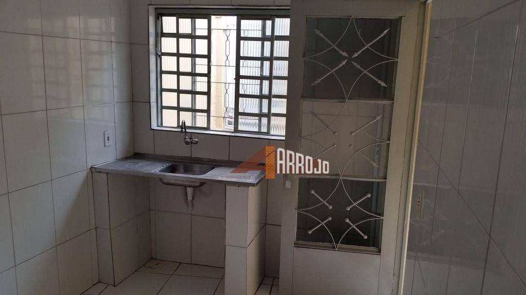 Casa para alugar com 1 quarto, 35m² - Foto 4