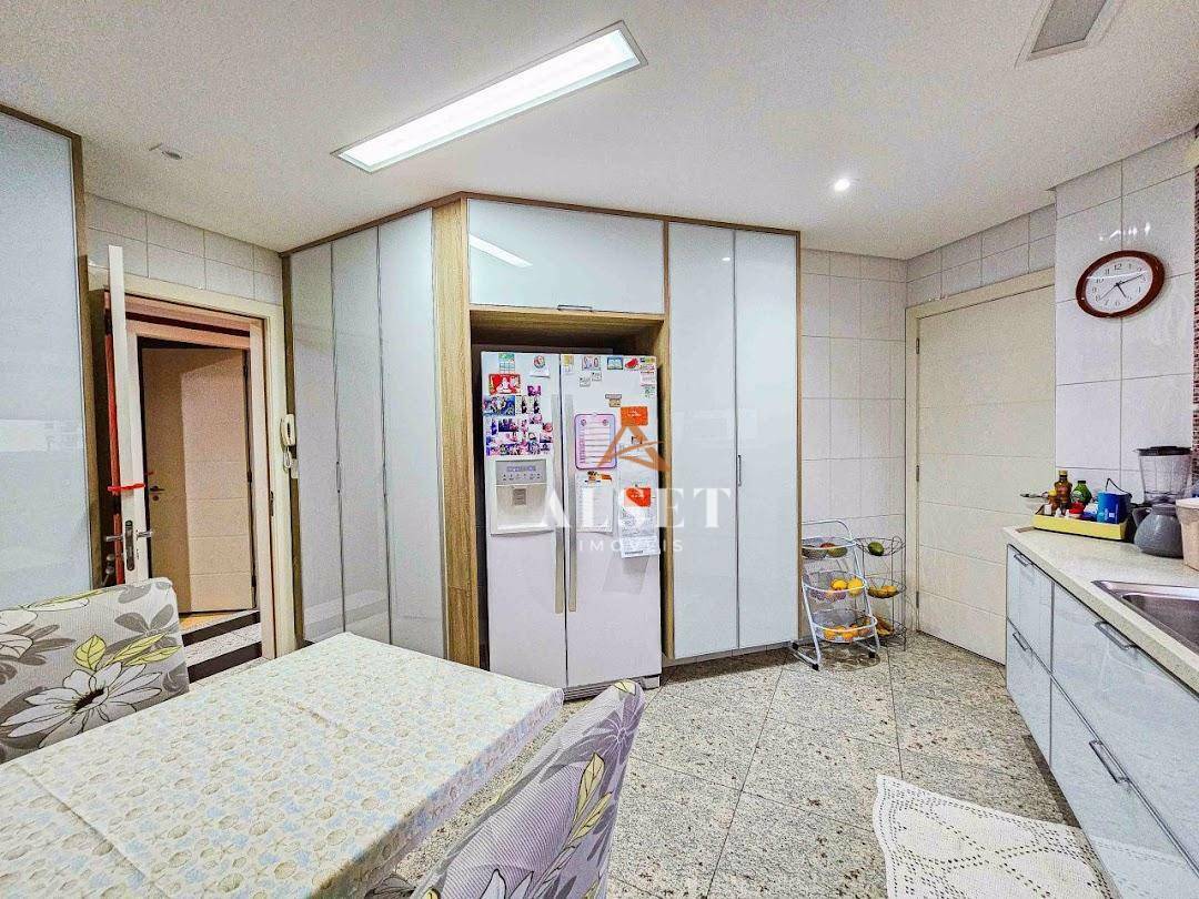 Apartamento à venda com 3 quartos, 155m² - Foto 40