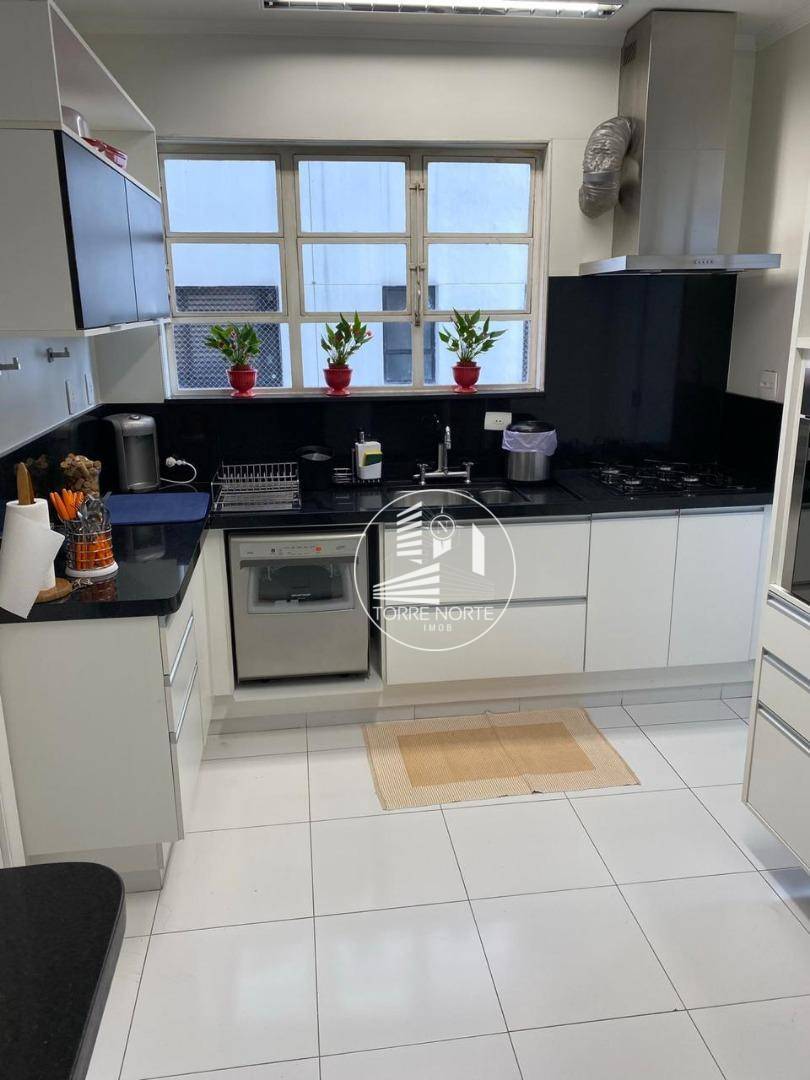 Apartamento à venda e aluguel com 3 quartos, 190m² - Foto 4