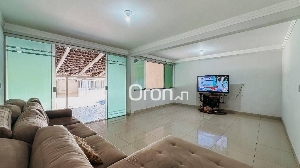 Sobrado à venda com 5 quartos, 317m² - Foto 2