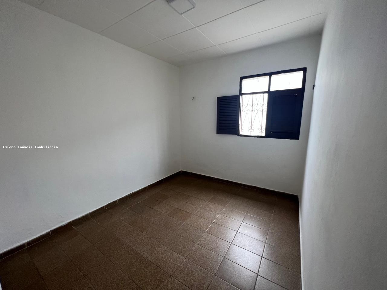 Casa para alugar com 3 quartos, 200m² - Foto 12