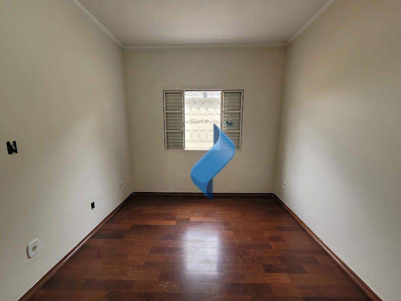 Casa para alugar com 6 quartos, 262m² - Foto 49