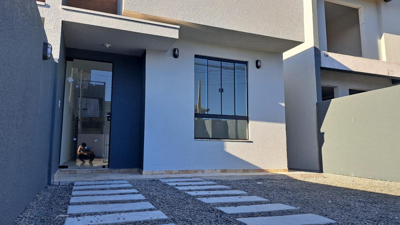 Casa à venda com 3 quartos, 65m² - Foto 1