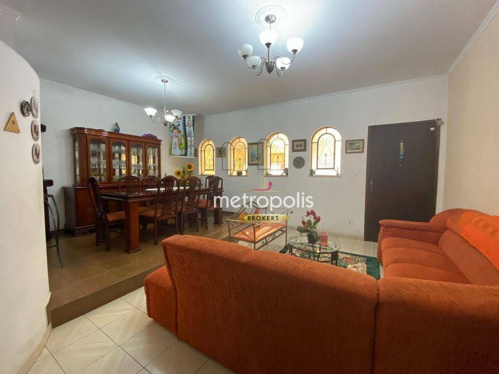 Casa à venda com 3 quartos, 241m² - Foto 1