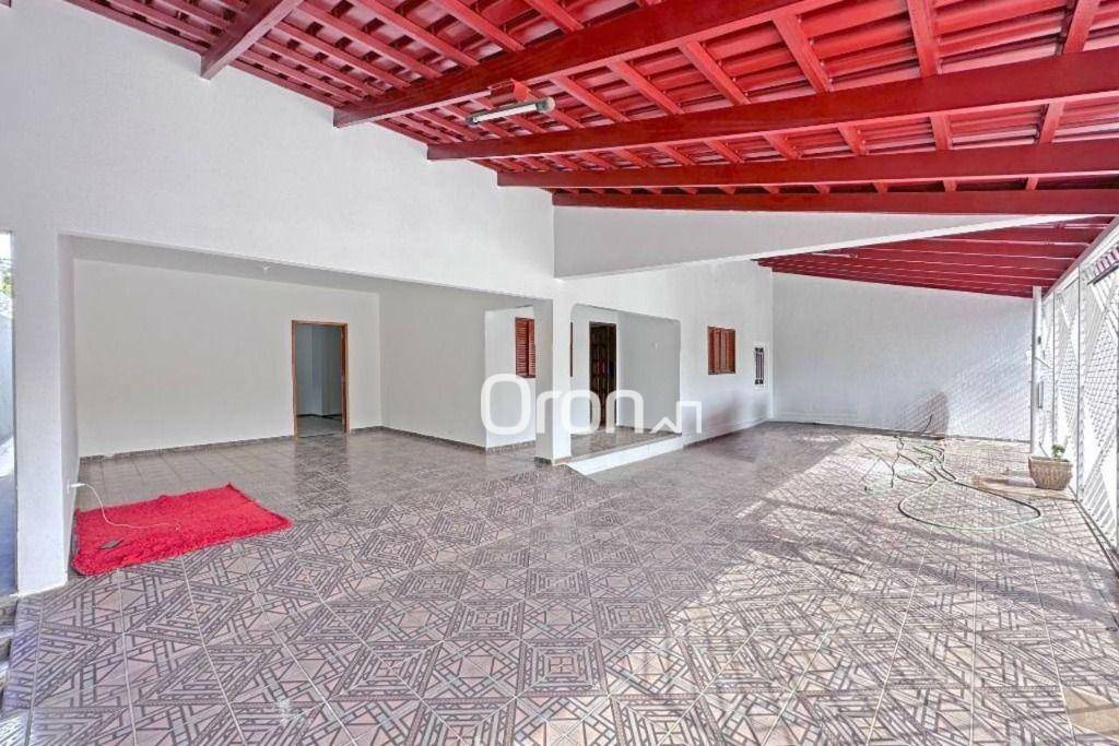 Casa à venda com 3 quartos, 374m² - Foto 1