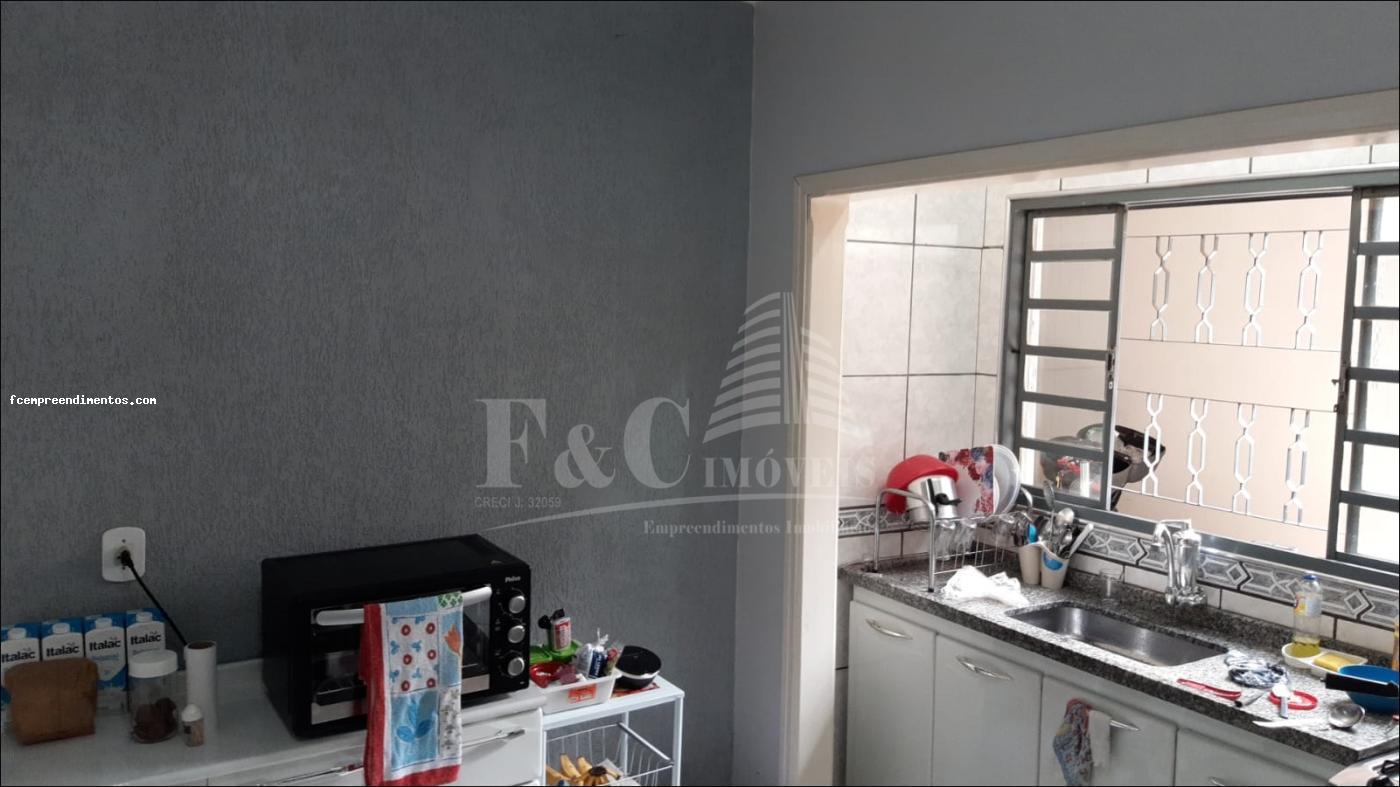 Casa à venda com 2 quartos, 140m² - Foto 1