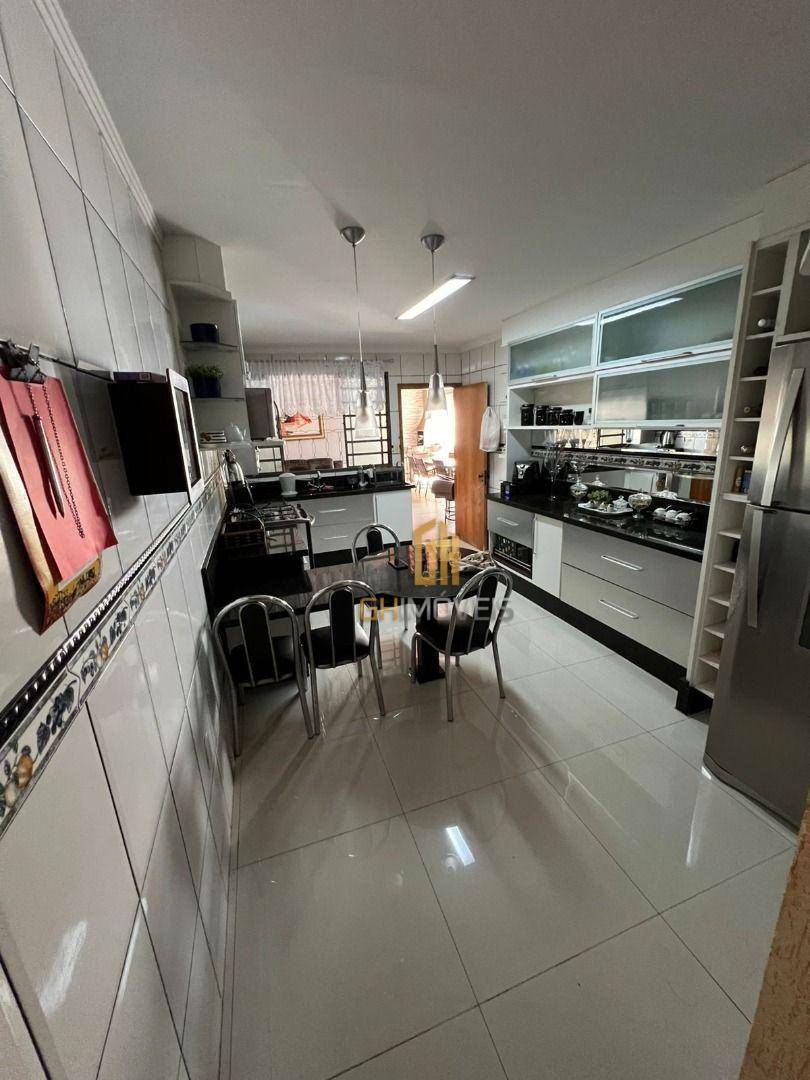 Casa à venda com 3 quartos, 240m² - Foto 16