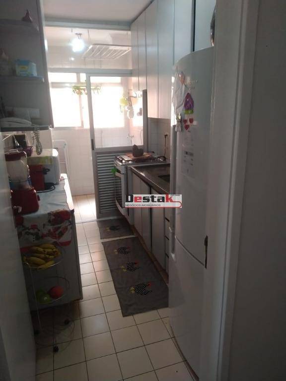 Apartamento à venda com 2 quartos, 64m² - Foto 24