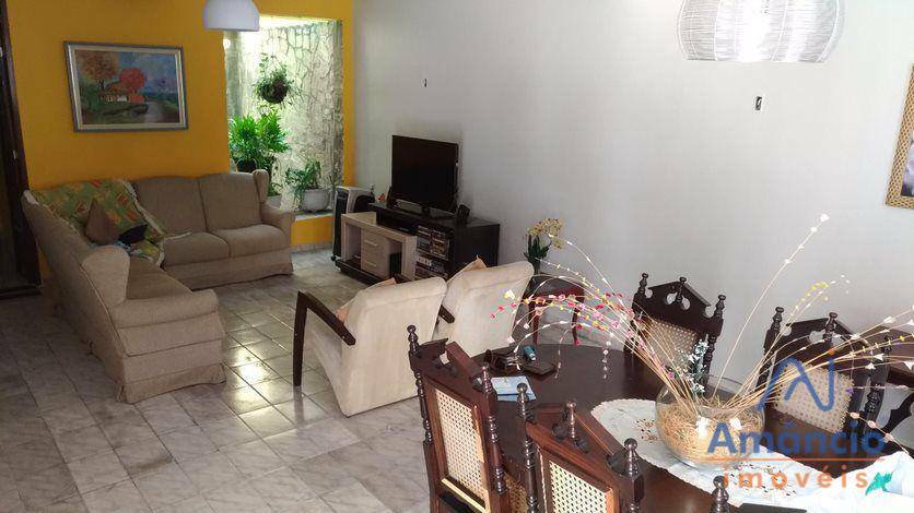 Casa à venda e aluguel com 5 quartos, 292m² - Foto 4