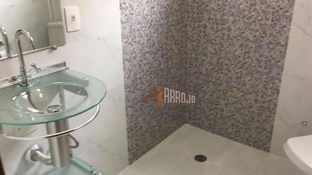Sobrado à venda com 3 quartos, 200m² - Foto 3