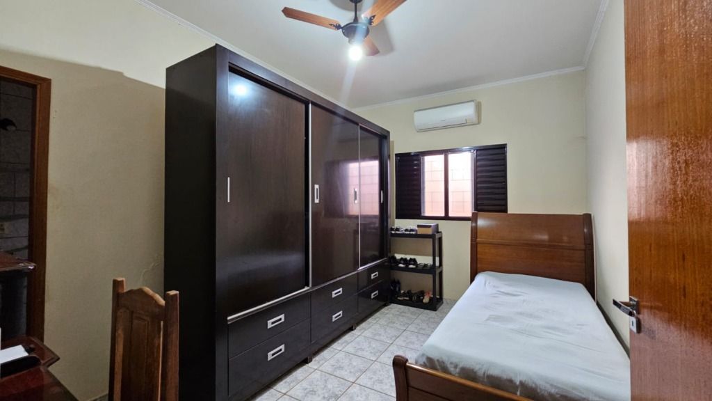 Casa à venda com 5 quartos, 196m² - Foto 13