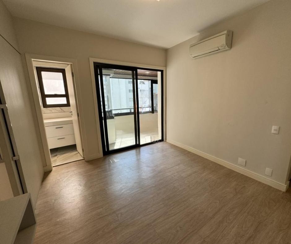 Apartamento à venda com 4 quartos, 226m² - Foto 8