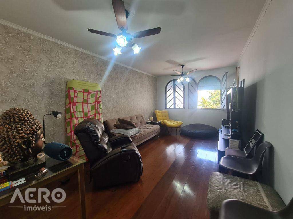 Casa à venda com 3 quartos, 246m² - Foto 5