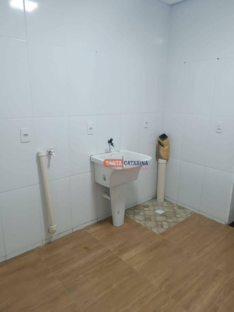 Casa à venda com 2 quartos, 200m² - Foto 9