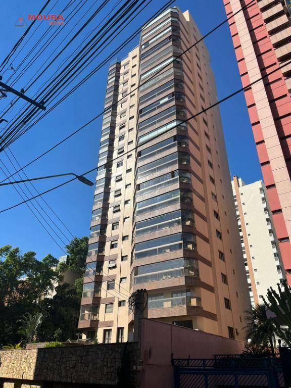 Apartamento à venda com 3 quartos, 233m² - Foto 1