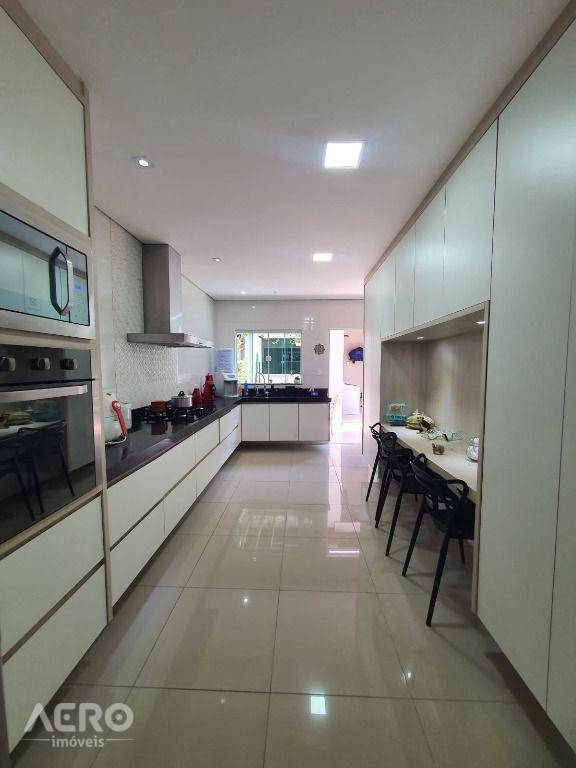 Casa à venda com 3 quartos, 180m² - Foto 3