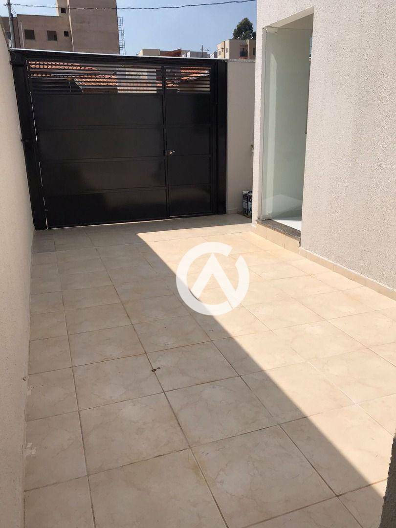 Casa à venda com 3 quartos, 95m² - Foto 1