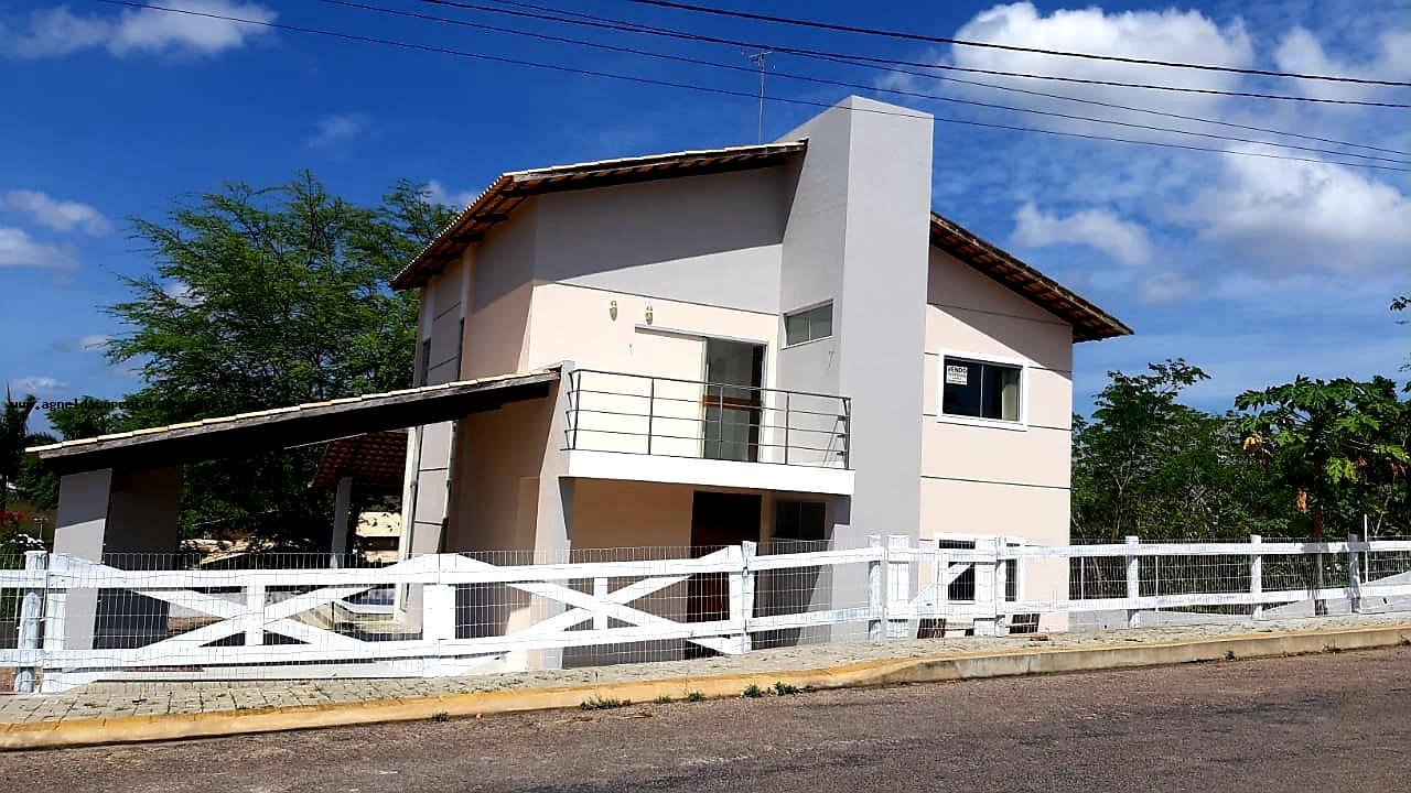 Casa de Condomínio à venda com 4 quartos, 245m² - Foto 1