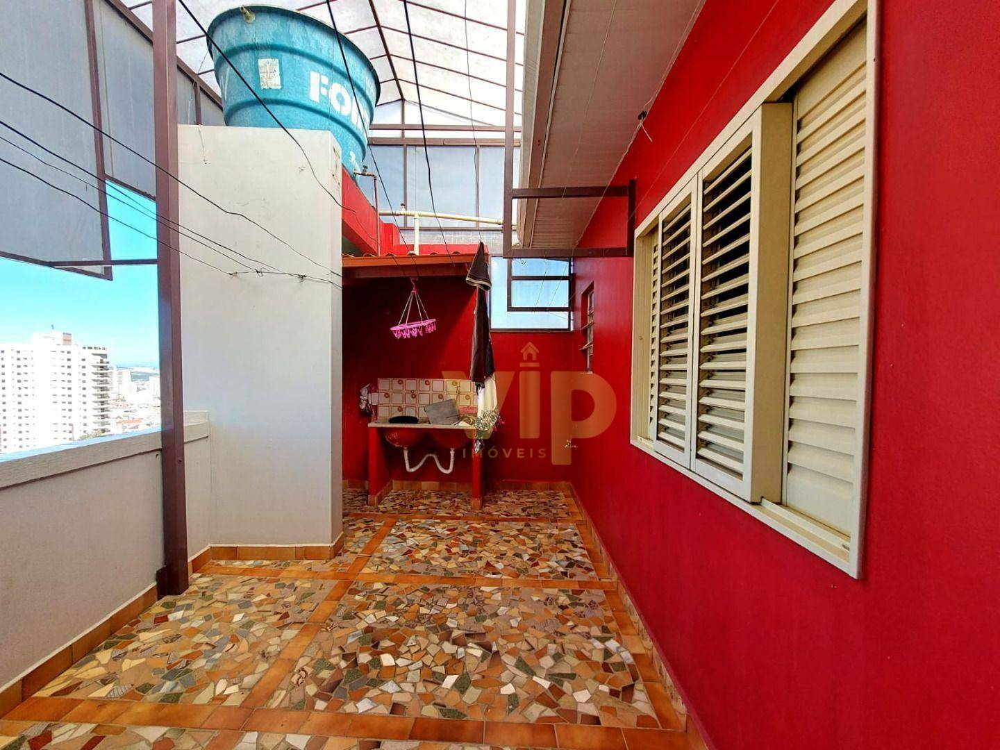 Casa à venda com 5 quartos, 331m² - Foto 4