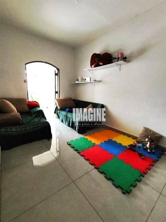 Sobrado à venda com 3 quartos, 150m² - Foto 1