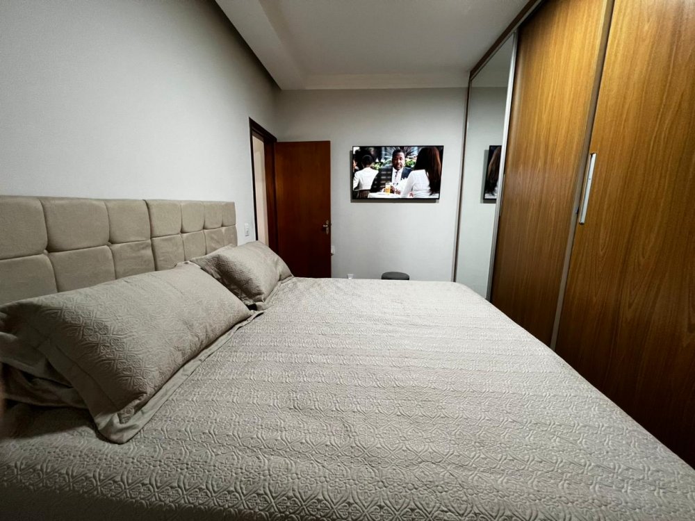 Casa à venda com 2 quartos, 197m² - Foto 2