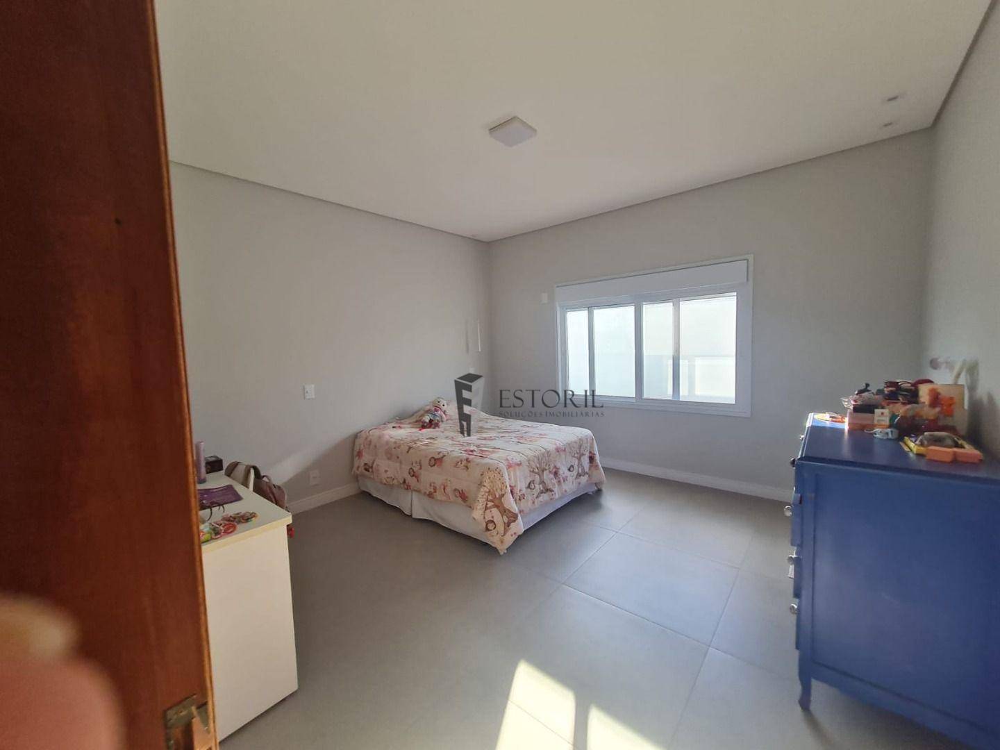 Casa à venda com 3 quartos, 380m² - Foto 3