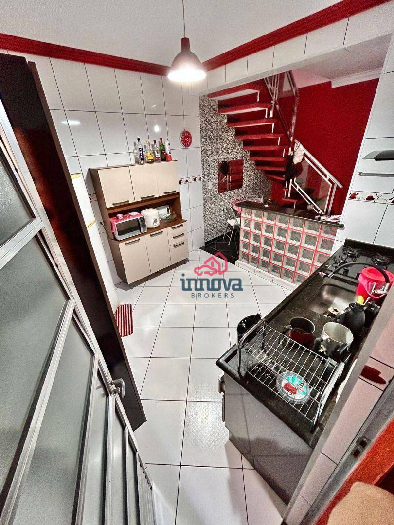 Casa à venda com 3 quartos, 132m² - Foto 1