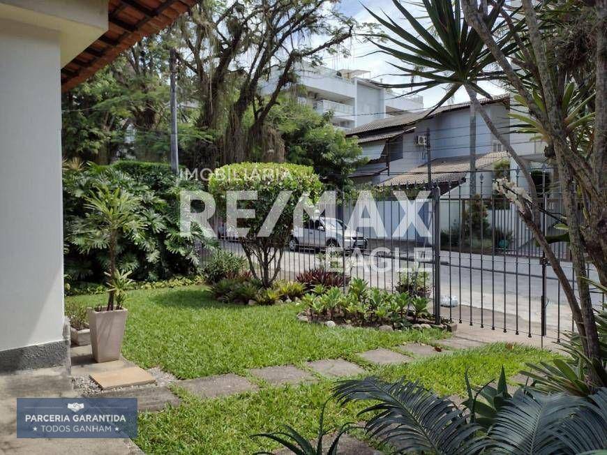 Casa à venda com 3 quartos, 220m² - Foto 2