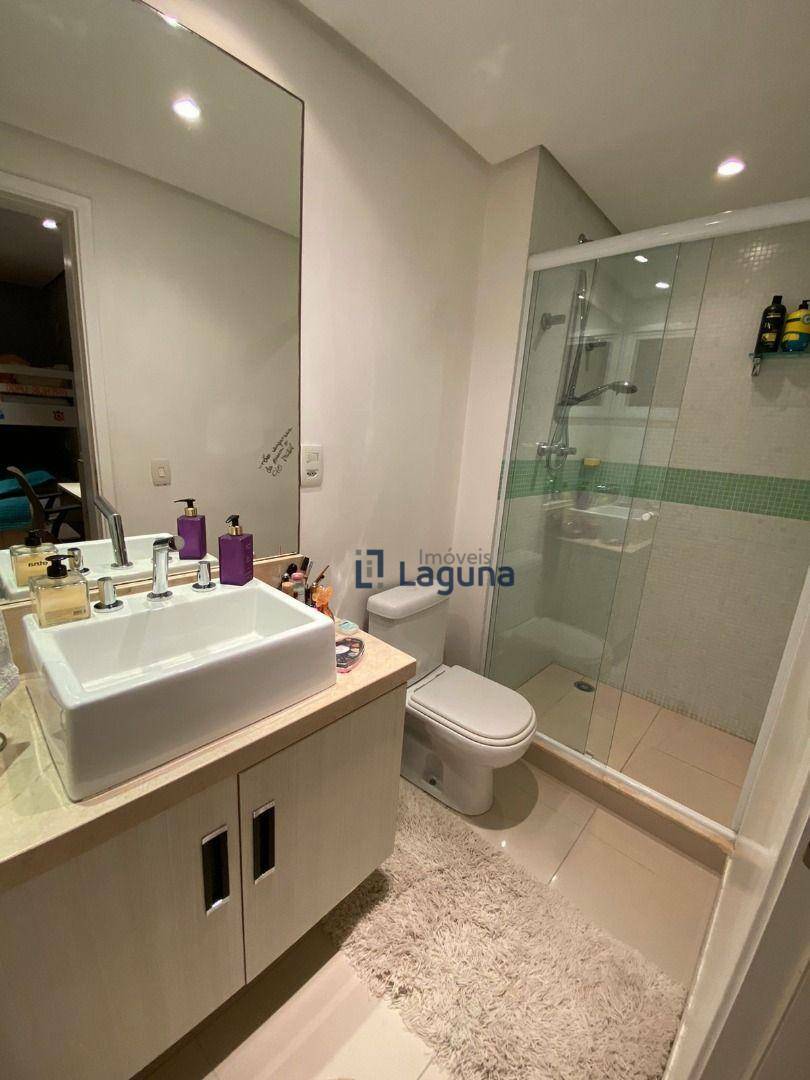 Apartamento para alugar com 3 quartos, 165m² - Foto 17