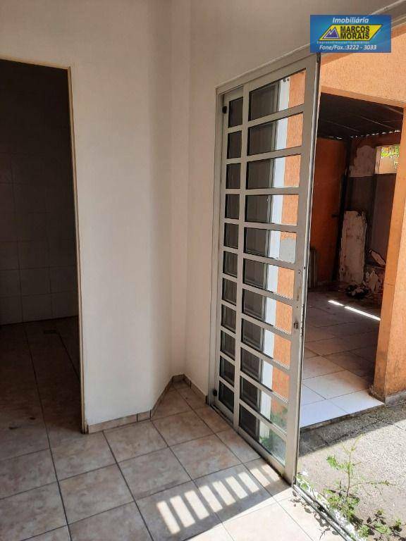 Casa à venda com 4 quartos, 300m² - Foto 40