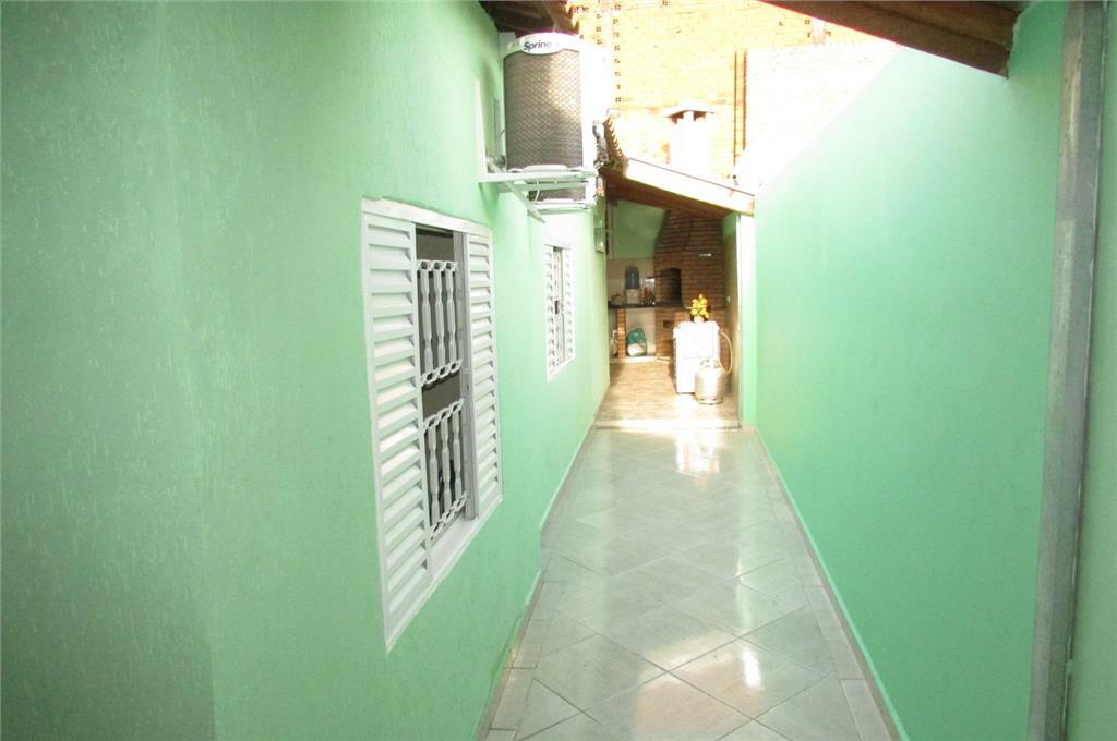 Casa à venda com 2 quartos, 156m² - Foto 2