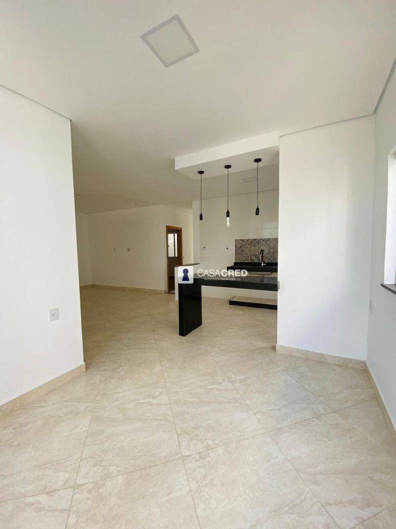 Casa à venda com 3 quartos, 130m² - Foto 2