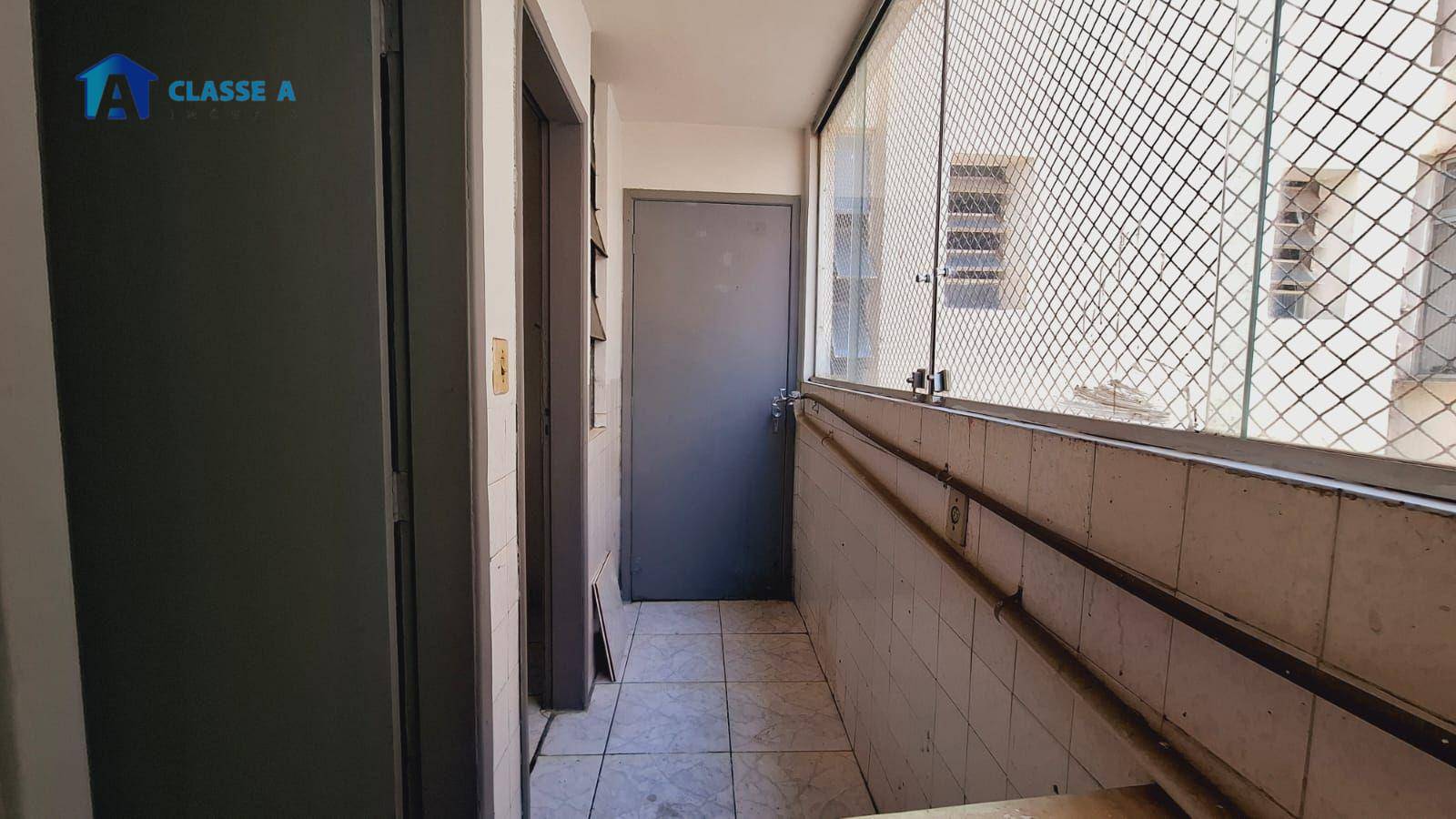 Apartamento à venda com 3 quartos, 106m² - Foto 2