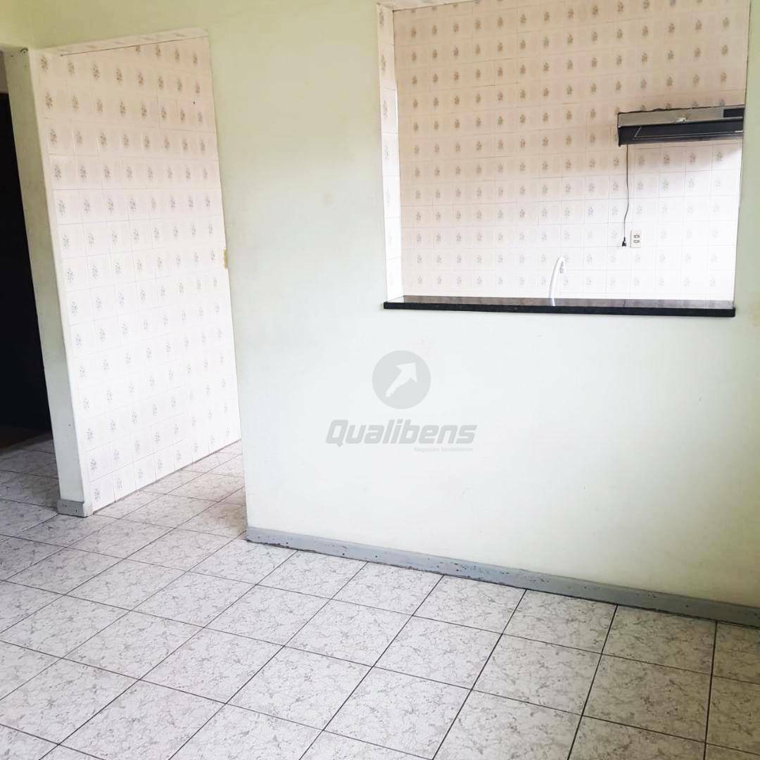 Casa à venda com 3 quartos, 222m² - Foto 4