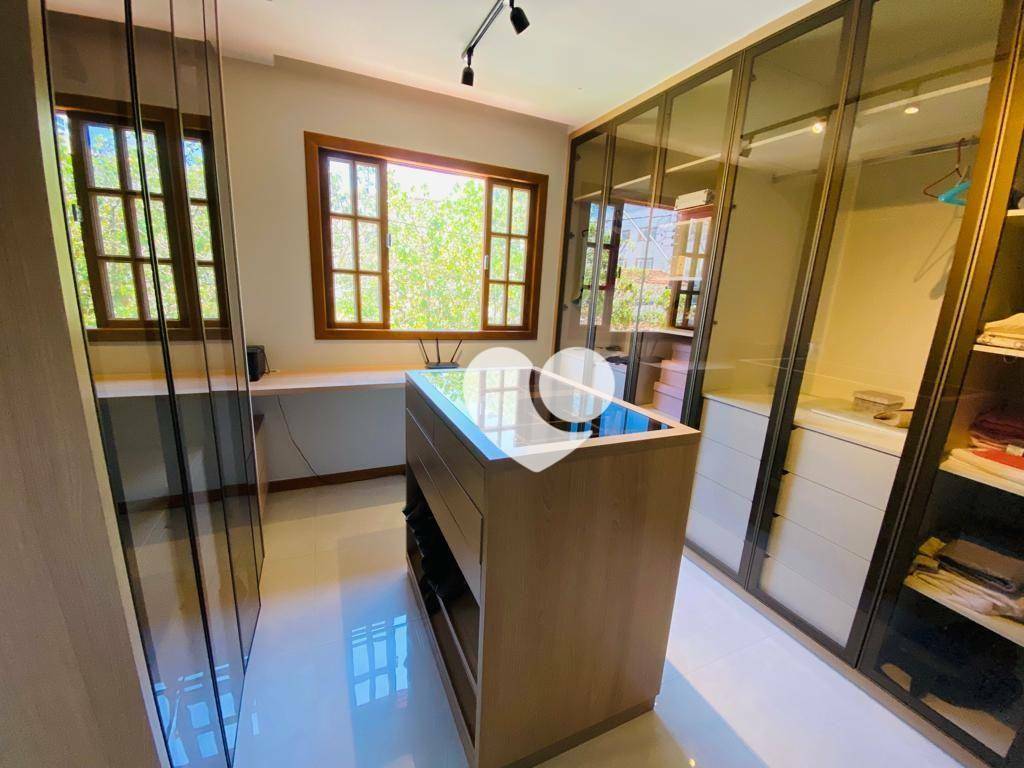 Casa de Condomínio à venda com 6 quartos, 215m² - Foto 13