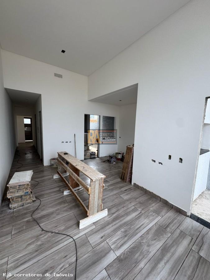 Casa à venda com 2 quartos, 125m² - Foto 2
