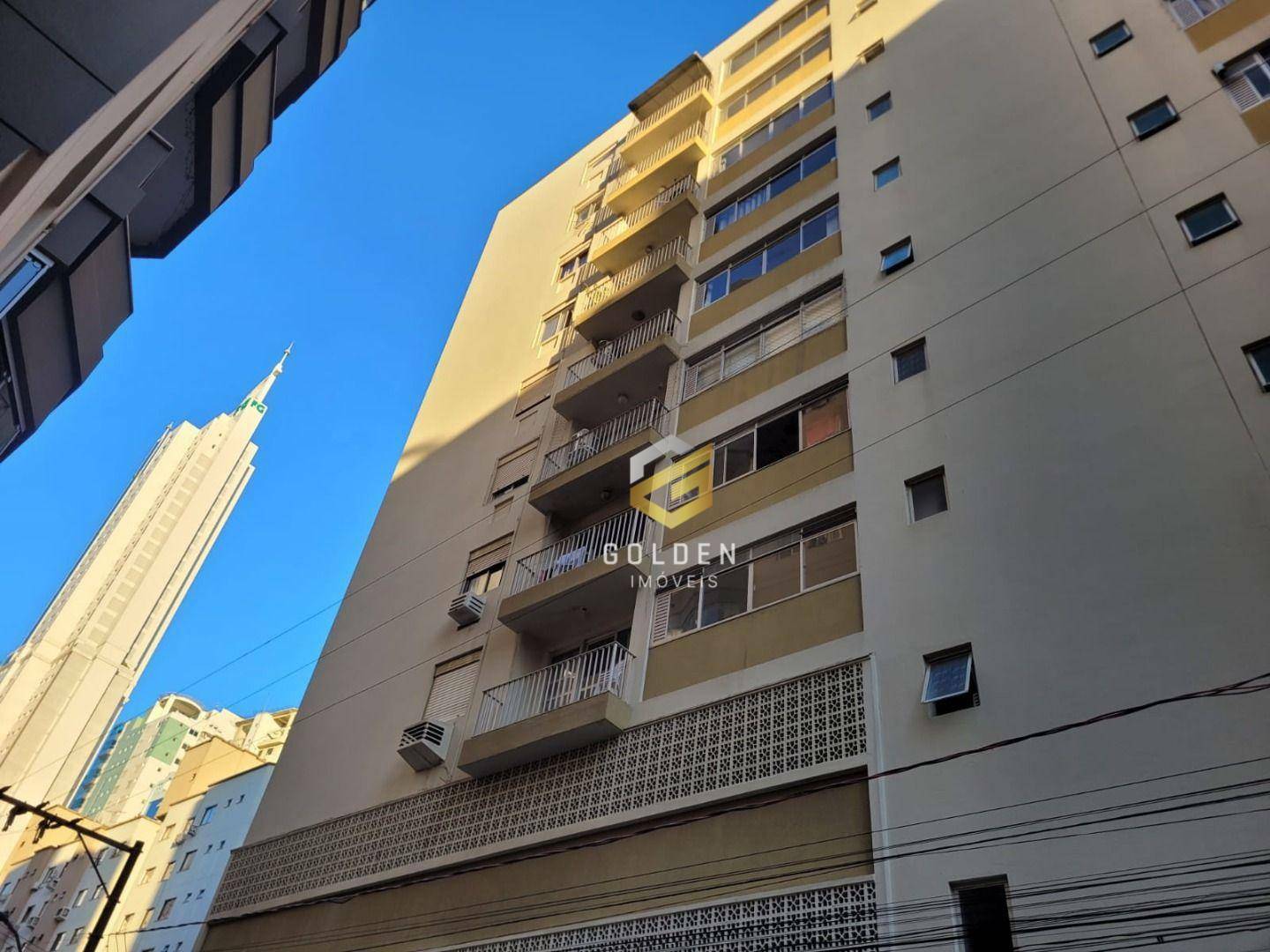 Apartamento à venda com 3 quartos, 108m² - Foto 1